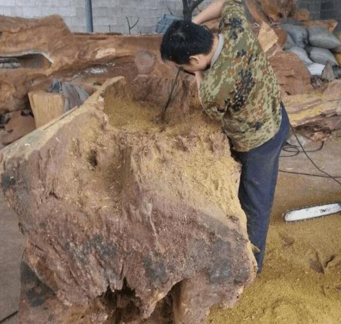 金絲楠根雕茶臺(tái)是怎樣加工出來的
