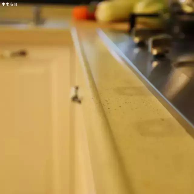 廚房臺面隔水沿
