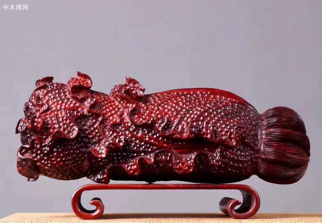 雞血紫檀：為紫檀中的下品